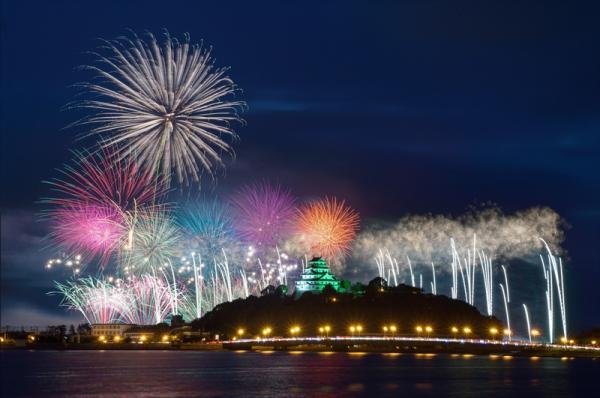 佐賀県・唐津の秋の風物詩「第73回 九州花火大会」開催!