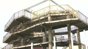 千葉・津波避難タワー使用中止　耐用年数31年が10年でサビだらけ！