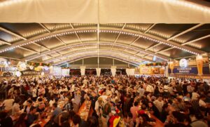 ドイツのビール祭りを再現!「横浜オクトーバーフェスト」9/26~