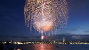 「よこすか開国花火大会」三浦半島最大級1万発の祭典！10/5