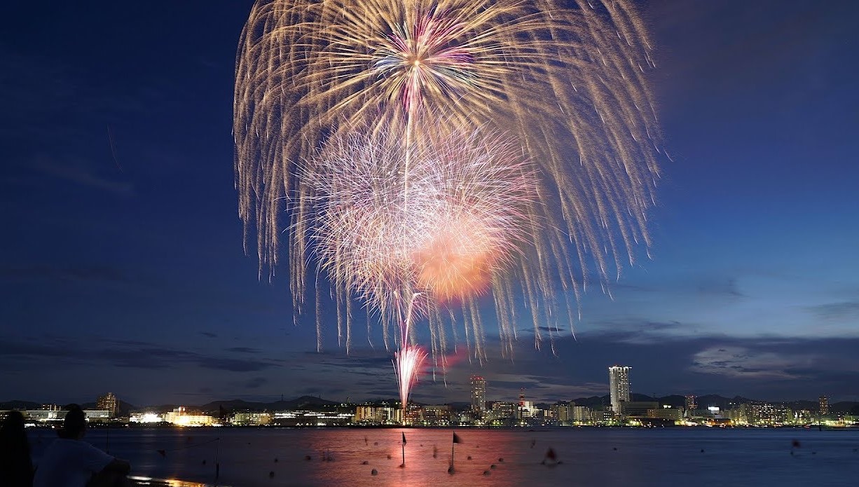 「よこすか開国花火大会」三浦半島最大級1万発の祭典!10/5