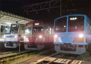 西武、白糸台車両基地「101系4色並びの夜間撮影会」10/18開催！
