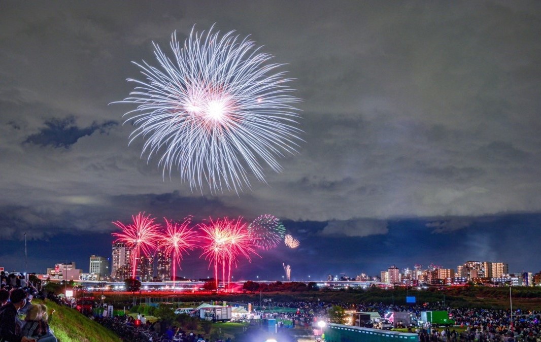秋の夜空を彩る「たまがわ花火大会」1万2千発の祭典!10/4(土)