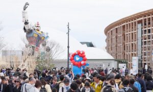 万博きょう閉幕　日付が変わった時点で夜明かし行列400m以上！