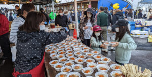名取・ゆりあげ港 朝市「はらこめし祭り」2000食を無料で振舞！