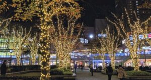 新浦安駅前広場で Xmasイルミネーション点灯式 ミニコンサートも