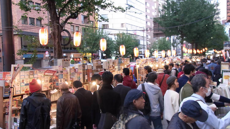 東京・神田神保町の風物詩「神田 古本まつり」10月24日~開催!