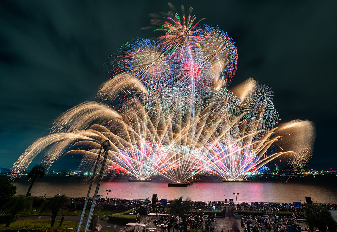 東京湾で冬の芸術体験「千葉Xmas芸術花火2025」11/24 開催！
