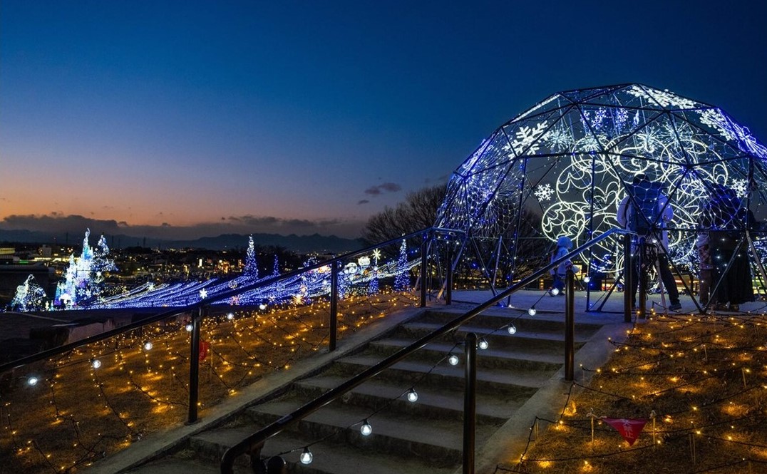 埼玉「マリーゴールドの丘公園」15万球が創る幻想的な世界！11/22～