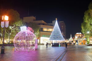 多摩センター「冬イルミ点灯式」ハローキティとしまじろうの共演も！