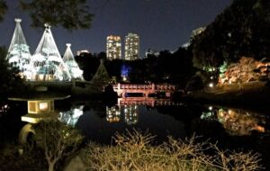 千葉・海浜幕張「見浜園 灯ろうまつり」都心の日本庭園が幻想空間に