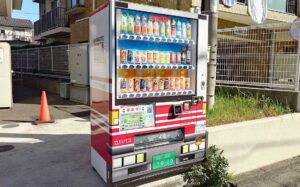 高松町「立川バス」の本社近くに、立川バス仕様の自販機を発見！