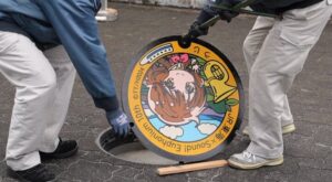 宇治市文化センターに「響け!ユーフォニアム」マンホール設置!
