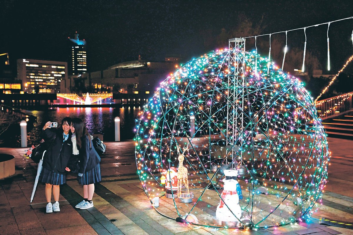 富山市「富岩運河環水公園」で、Xmasイルミネーション始まる!