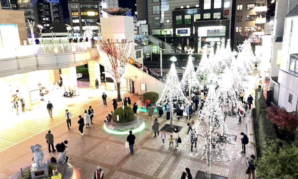 埼玉・志木駅東口で冬の風物詩、2万6千球のイルミネーション!