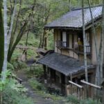 日本一不気味な遊園地？「歴史の里・三日月村」がシュール過ぎる