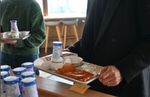アルマイト食器で楽しむ「学校給食ケータリング」東京でスタート！