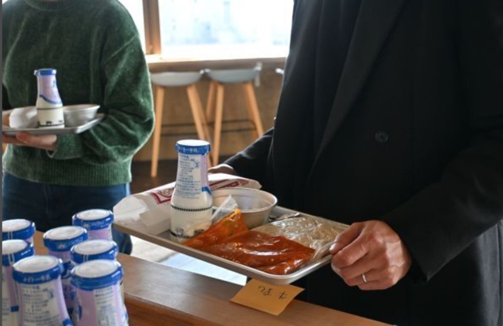 アルマイト食器で楽しむ「学校給食ケータリング」東京でスタート！