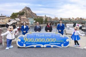 東京ディズニーランドとシー累計、入園者９億人！ 42年と266日で！