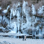 埼玉・秩父の冬の風物詩「三十槌の氷柱」が見頃！夜にはライトアップも