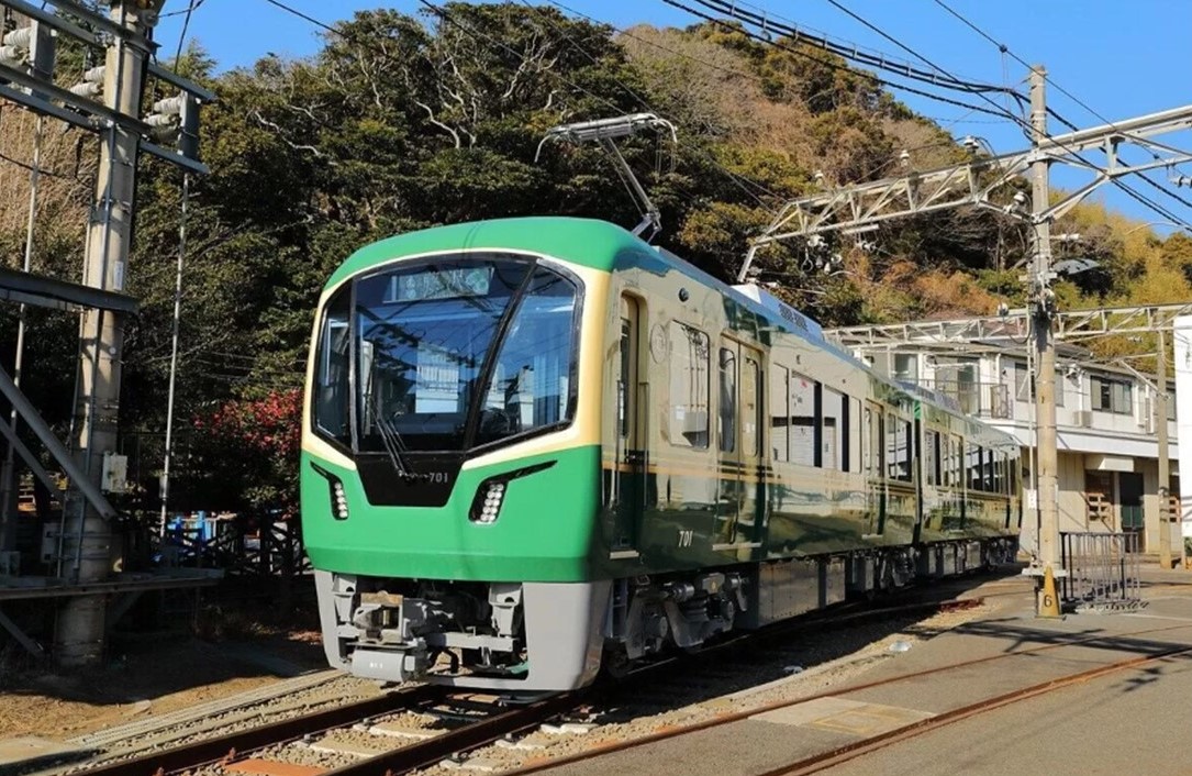 江ノ島電鉄  20年ぶりの新型車両「700形」が、今春より運行開始！