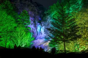 高山市の平湯大滝で、幻想的な「結氷まつり」開催中!2/25日まで