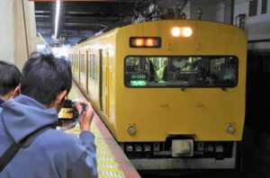 JR西日本「食パン電車」115系G編成、13日ラストラン！25年の歴史に幕