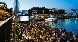 横浜で、野外映画フェス「シーサイド シネマ」GWに無料開催！5/2日～