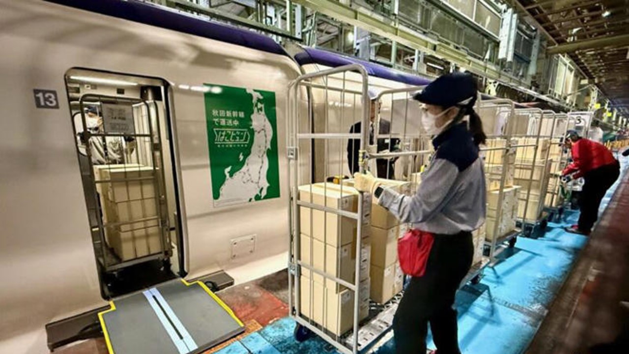 JR東日本「荷物専用新幹線」運行開始！ E3系が最大17.4ｔを運送！