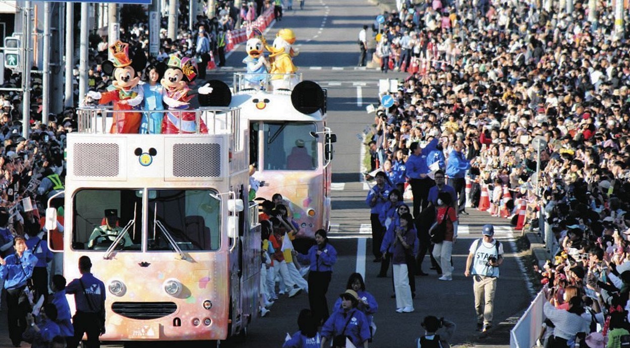 ディズニースペシャルパレードが、横浜・国際仮装行列と共演！5/3日