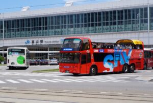 桜の名所を巡る、屋根なし2階建て「スカイバス富山」が運行開始！