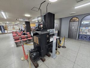 かつて草津と軽井沢を結んだ「カブトムシ」 草津バスターミナル内に眠る