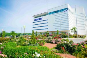 北海道「ロイズ ローズガーデン」で、500種類以上のバラを無料公開中！