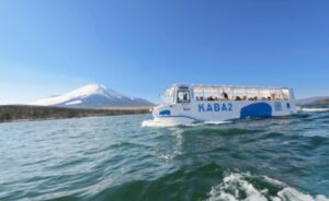 山中湖の水陸両用バスが運行再開 新型オープン車両も登場!6月13日~