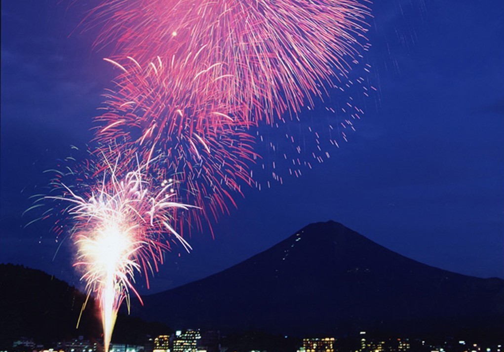河口湖で「富士山・河口湖山開きまつり花火大会」開催!7月4日
