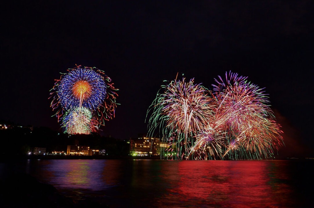 東伊豆・稲取温泉で特別な10日間！夜空を彩る「花火演舞」7月20日～