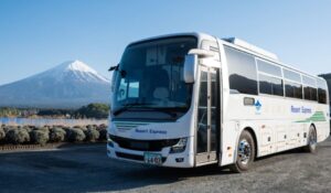 富士急バスが「新宿⇔富士山五合目」へ　深夜の直行便を新設！7/3日～