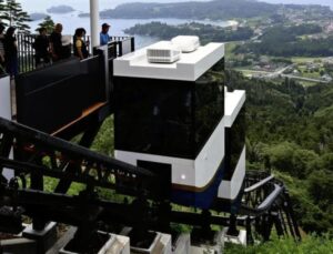 気仙沼で、亀山を登るモノレールが開業!絶景テラスも! 7月19日~