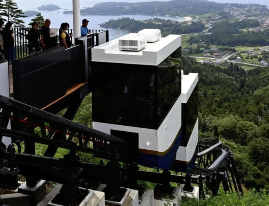 気仙沼で、亀山を登るモノレールが開業!絶景テラスも! 7月19日~