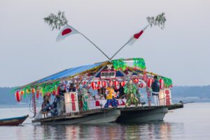 茨城・大杉神社で「あんばまつり」湖上で舞う幻想的な祭り 7月26日
