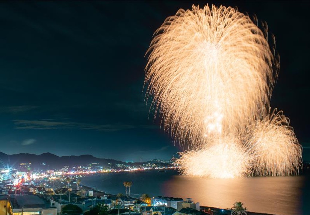 神奈川・三浦海岸で、風物詩「納涼まつり花火大会」 開催!8月7日
