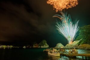 西伊豆で「堂ヶ島火祭り」開催! 海賊船討伐を花火で表現!7月24日