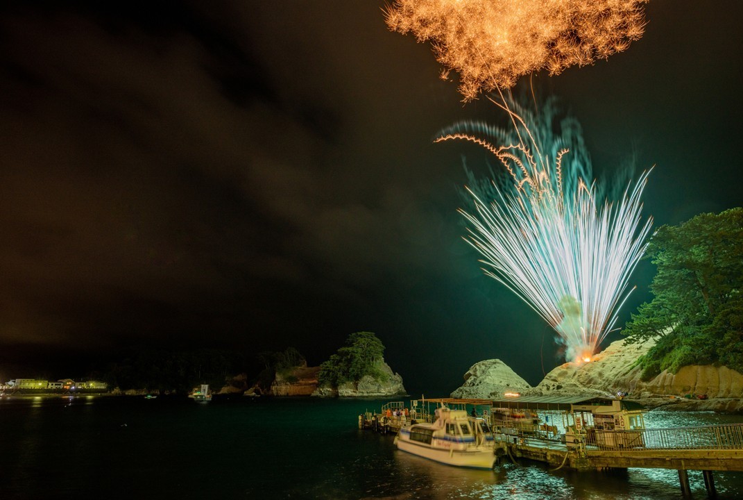 西伊豆で「堂ヶ島火祭り」開催! 海賊船討伐を花火で表現!7月24日