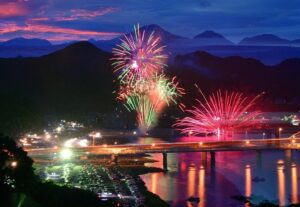 和歌山・新宮で「熊野徐福万燈祭・第64回新宮花火大会」開催！8月12日～