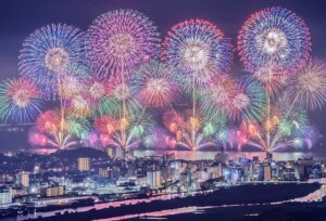 松江市の夜空を1万1千発が彩る「松江水郷祭 湖上花火大会」8月2日まで